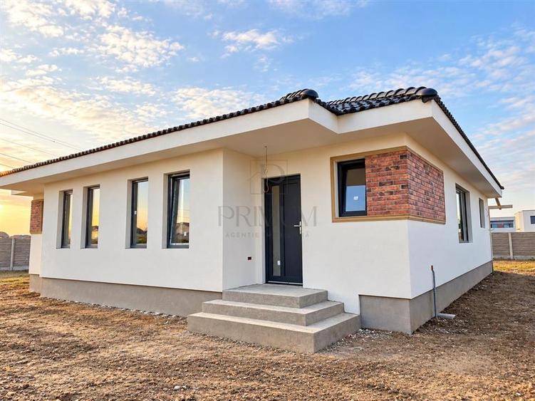 Duplex cu 3 camere cu Canalizare în Moșnița Nouă