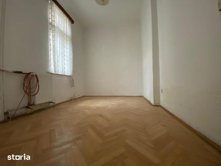 Casă cu 4 camere semidecomandat cu Teren 204 Mp în Floreasca