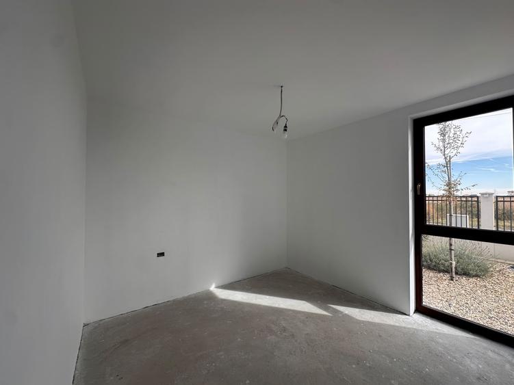 Duplex cu 5 camere cu Canalizare în Moșnița Nouă