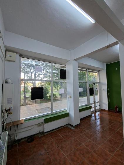 Spațiu comercial, de 60 mp, în Coman