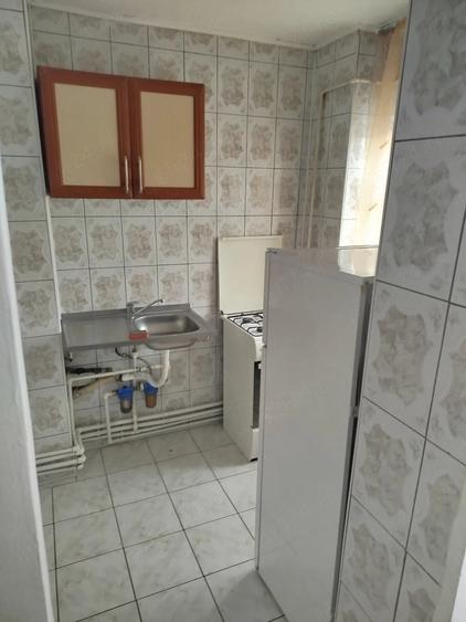 Garsonieră decomandată în 9 Mai