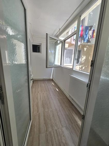 Apartament cu 3 camere semidecomandat în Viziru 1