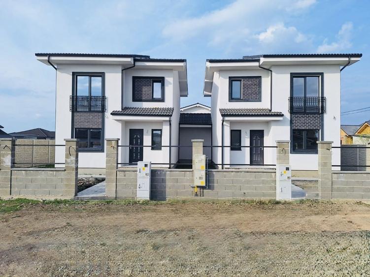 Duplex cu 4 camere cu Canalizare în Moșnița Veche