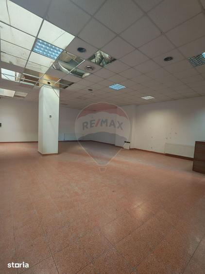 Spațiu comercial, de 2,100 mp, în Valea Rosie