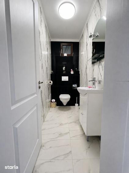 Casă cu 6 camere cu Teren 370 Mp în Haieu