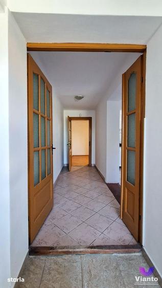 Casă cu 5 camere cu Teren 483 Mp în Trei Stejari