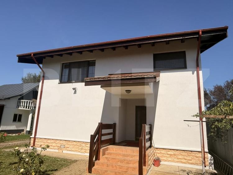 Casă individuală cu 3 camere cu Canalizare în Plopu