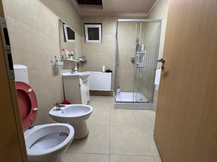 Casă individuală cu 5 camere cu Canalizare în Fratelia