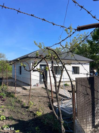 Casă cu 2 camere cu Teren 400 Mp în Mărgineni