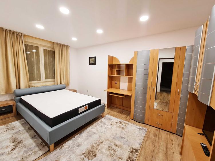 Apartament cu 3 camere decomandat în Zorilor