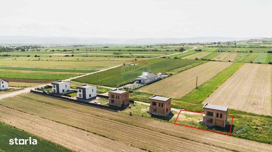 Casă cu 4 camere cu Teren 240 Mp în Central