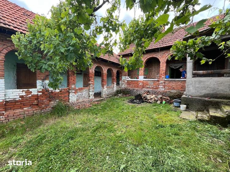 Casă cu 3 camere cu Teren 1699 Mp în Victor Vlad Delamarina
