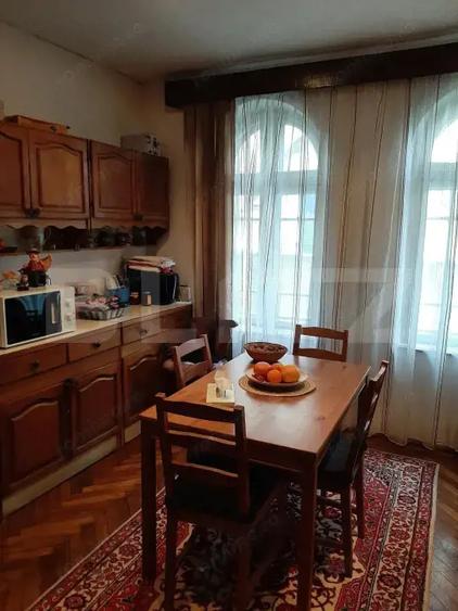 Casă cu 10 camere cu Teren 234 Mp în Central