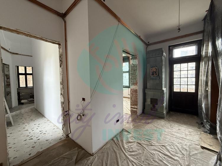 Apartament cu 3 camere semidecomandat în Universitate