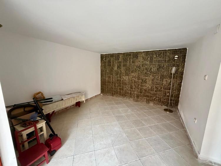 Casă individuală cu 4 camere cu Canalizare în Exterior Sud