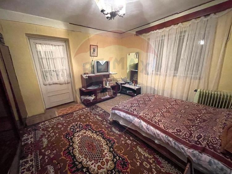 Casă individuală cu 3 camere cu Teren 1692 Mp în Oancea