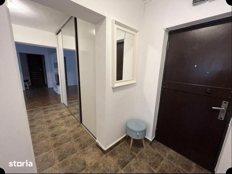 Apartament cu 3 camere semidecomandat în Dămăroaia