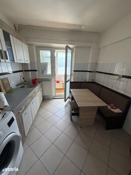 Apartament cu 3 camere decomandat în Obor