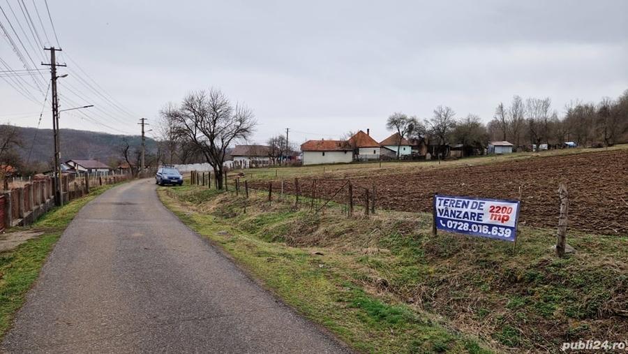 Teren de 2200 mp, în Certeju de Sus