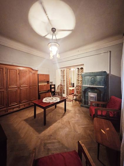 Apartament cu 4 camere semidecomandat în Central