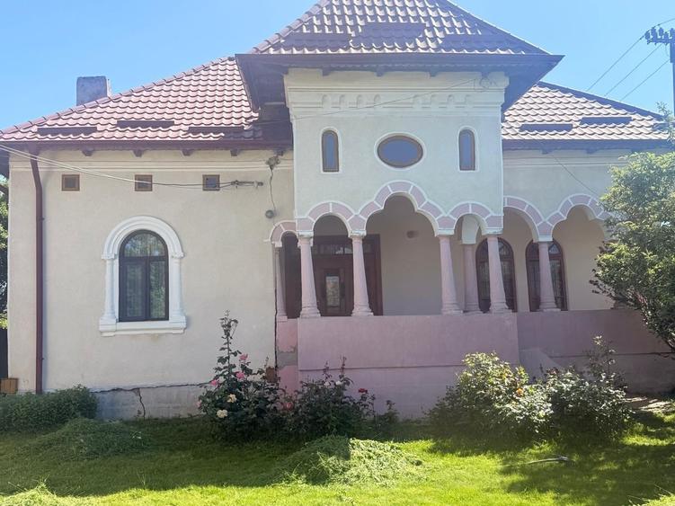 Casă cu 3 camere cu Teren 100 Mp în Central