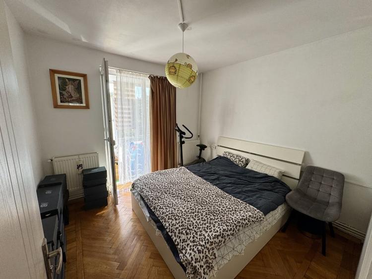 Apartament cu 3 camere decomandat, mobilat în Calea București