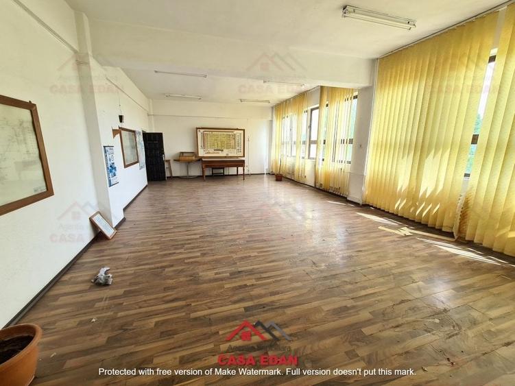 Birou, de 4,471 mp, în Central