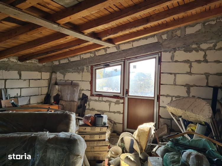 Casă cu 7 camere cu Teren 757 Mp în Central