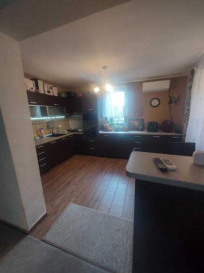Casă cu 4 camere în Păulești