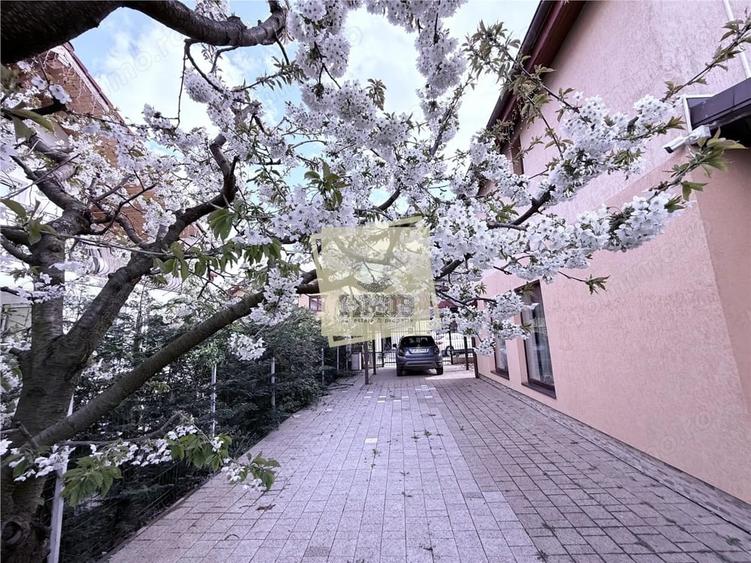 Casă cu 6 camere cu Teren 654 Mp în Central