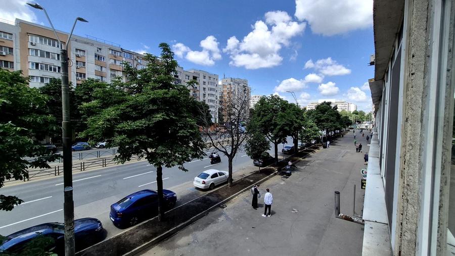 Apartament cu 3 camere decomandat, mobilat în Iancului