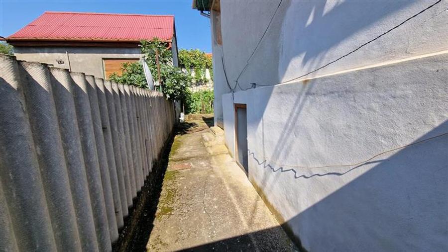 Casă individuală cu 5 camere cu Canalizare în Muncitoresc