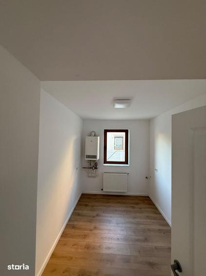 Casă cu 4 camere cu Teren 600 Mp în Glina