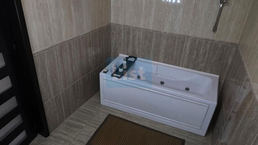 Casă cu 4 camere cu Canalizare în Central