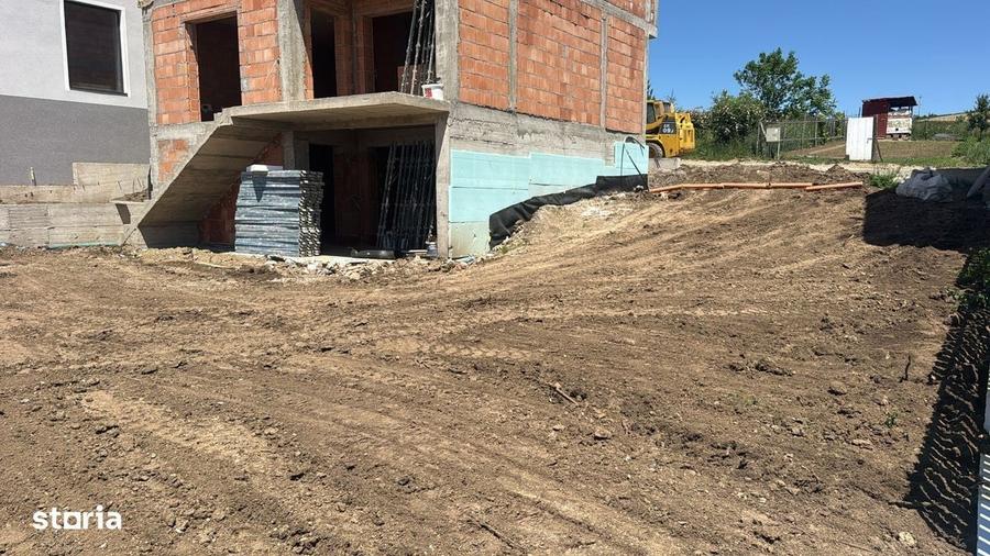 Casă cu 4 camere în Șura Mare