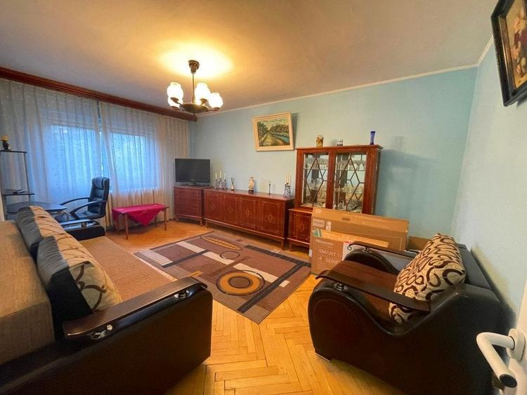 Apartament cu 3 camere decomandat, mobilat în Oancea