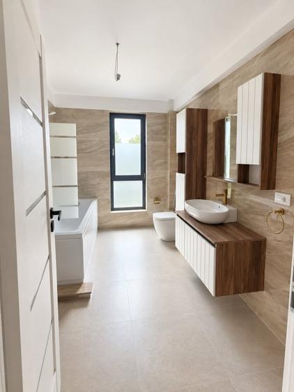 Apartament cu 3 camere decomandat în 1 Mai