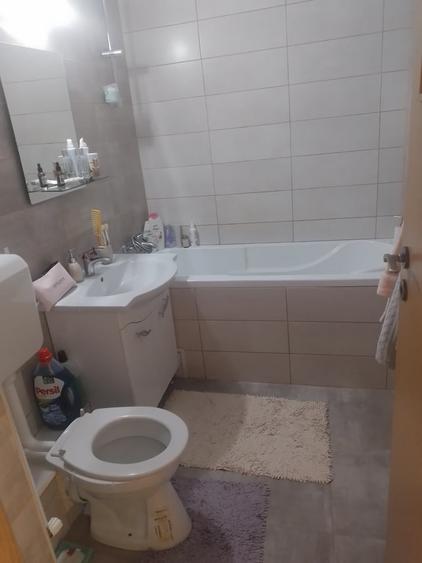 Apartament cu 3 camere decomandat în 1 Mai