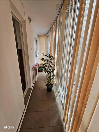 Apartament cu 3 camere decomandat în Astra