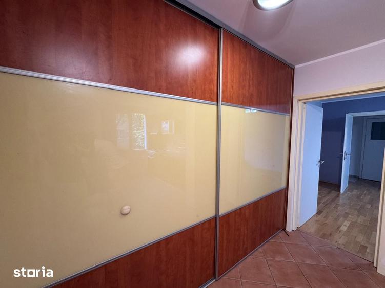 Apartament cu 3 camere semidecomandat în Drumul Taberei
