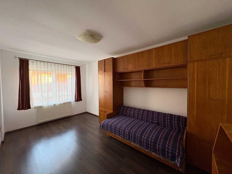 Casă cu 4 camere decomandat cu Teren 150 Mp în Florești
