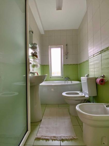 Casă cu 4 camere decomandat cu Teren 2000 Mp în Central