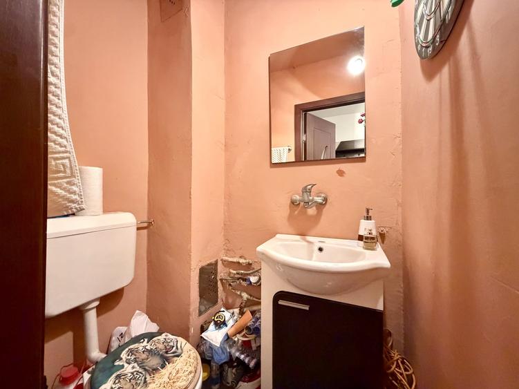 Apartament cu 3 camere decomandat, mobilat în Lunei