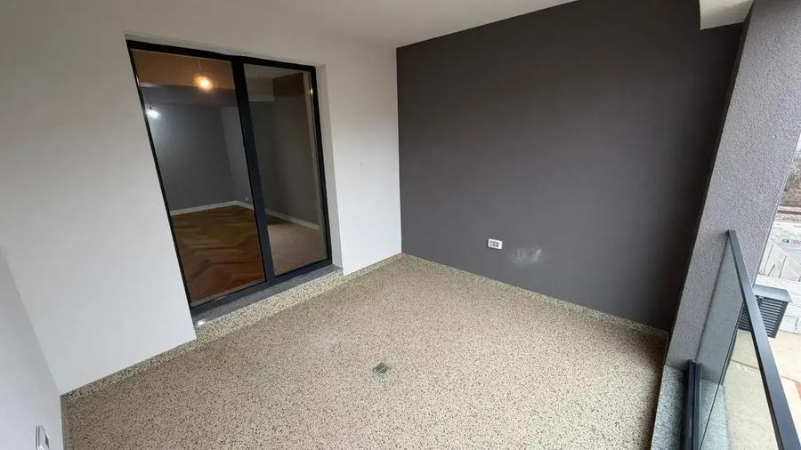 Apartament cu 4 camere decomandat în Aviației