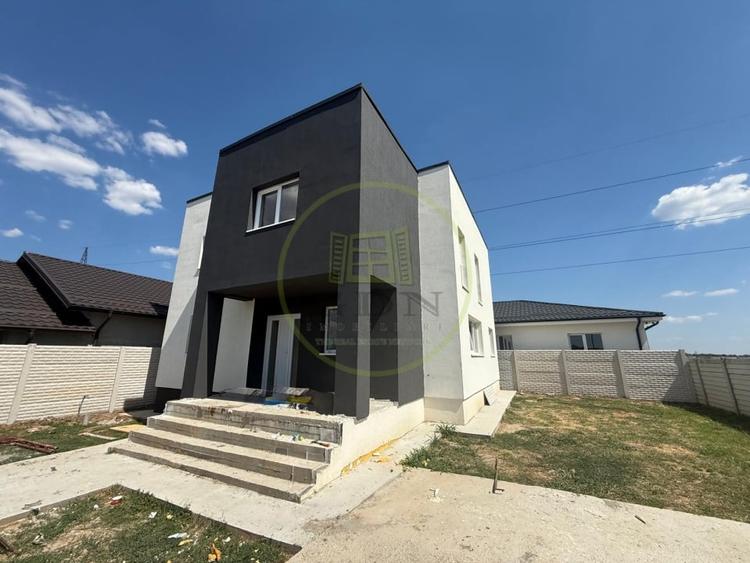Casă individuală cu 5 camere cu Teren 613 Mp în Preajba