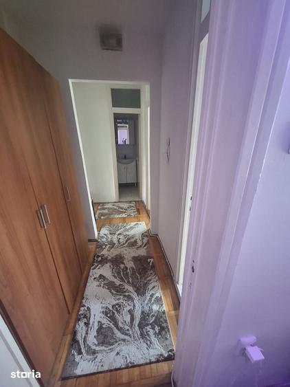 Apartament cu 3 camere decomandat în Girocului