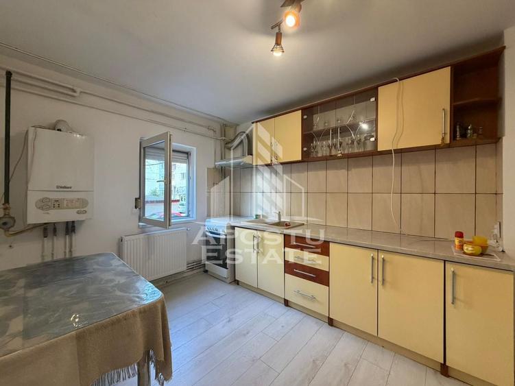 Apartament cu 3 camere decomandat, mobilat în Dâmbovița