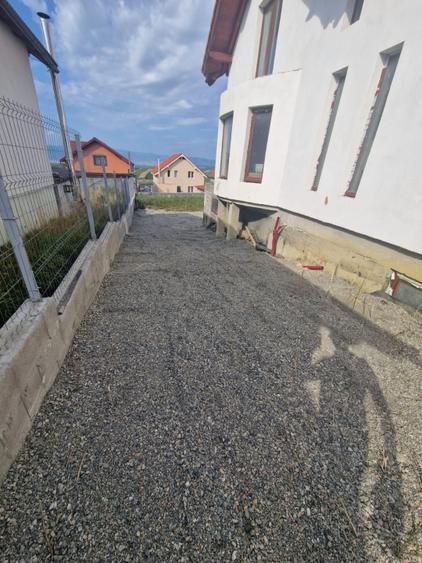 Casă cu 5 camere cu Teren 500 Mp în Șura Mare