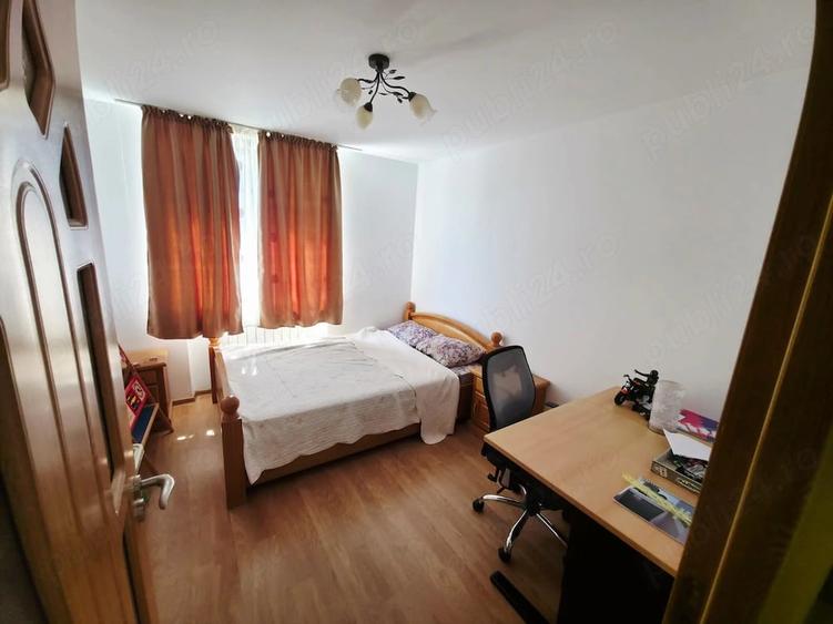 Apartament cu 3 camere decomandat în Mărăței