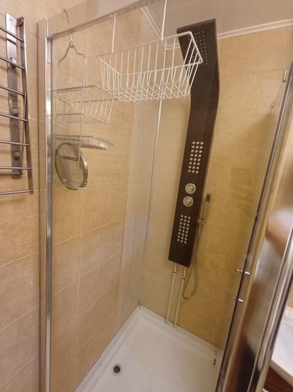 Apartament cu 3 camere semidecomandat în Pantelimon